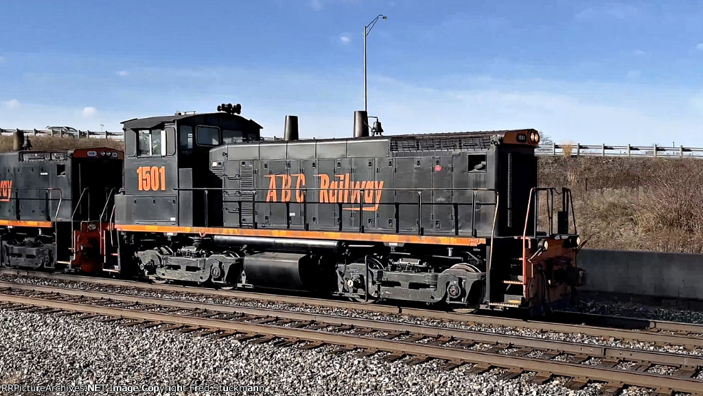 AB 1501 leads the way east on CSX.